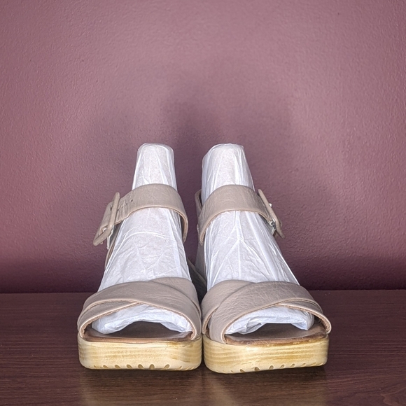 Bueno Taupe Strappy Wedge Sandals - Picture 4 of 8